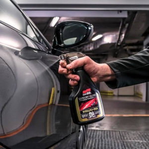 Soft99 Luxury Gloss Liquid Wax Premium Car Wax for High-Gloss Finish And Superior Protection 500ml